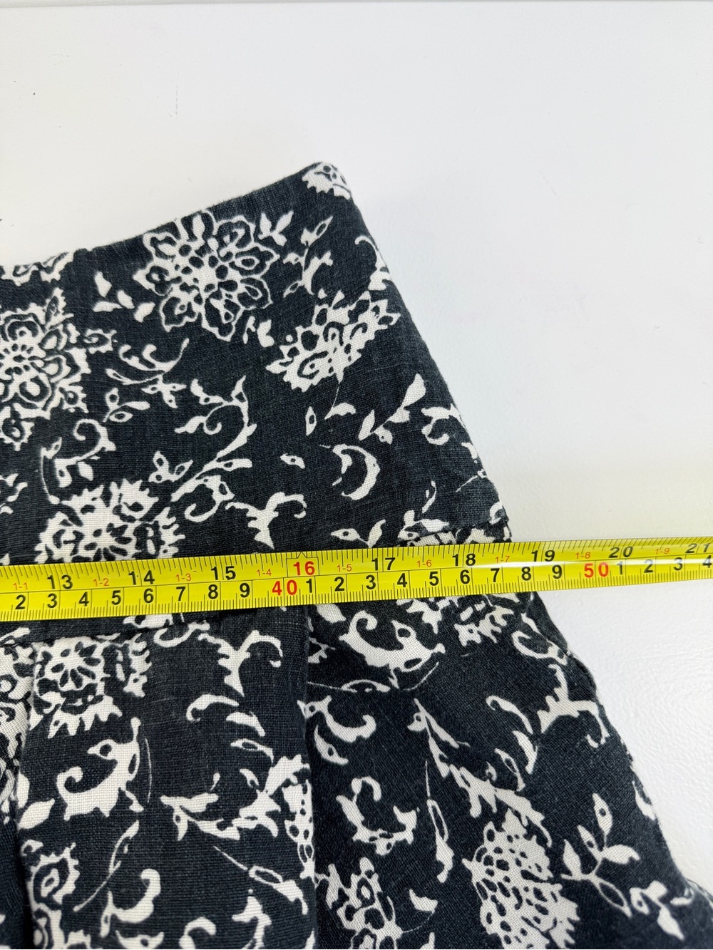 GAP 100% linen Skirt w/100% cotton lining Black‎ and White Floral Skater Skirt - Picture 10 of 11